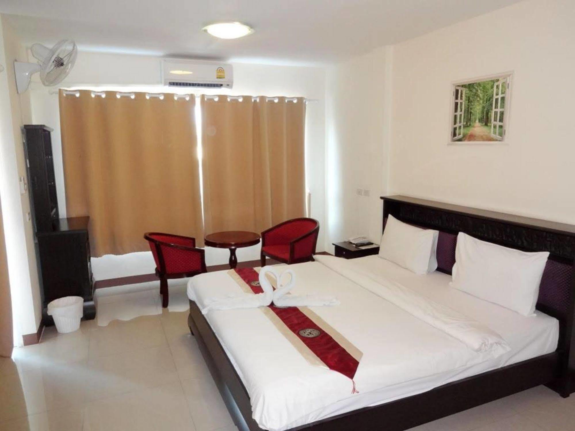 Plus Mansion Phuket Exterior photo