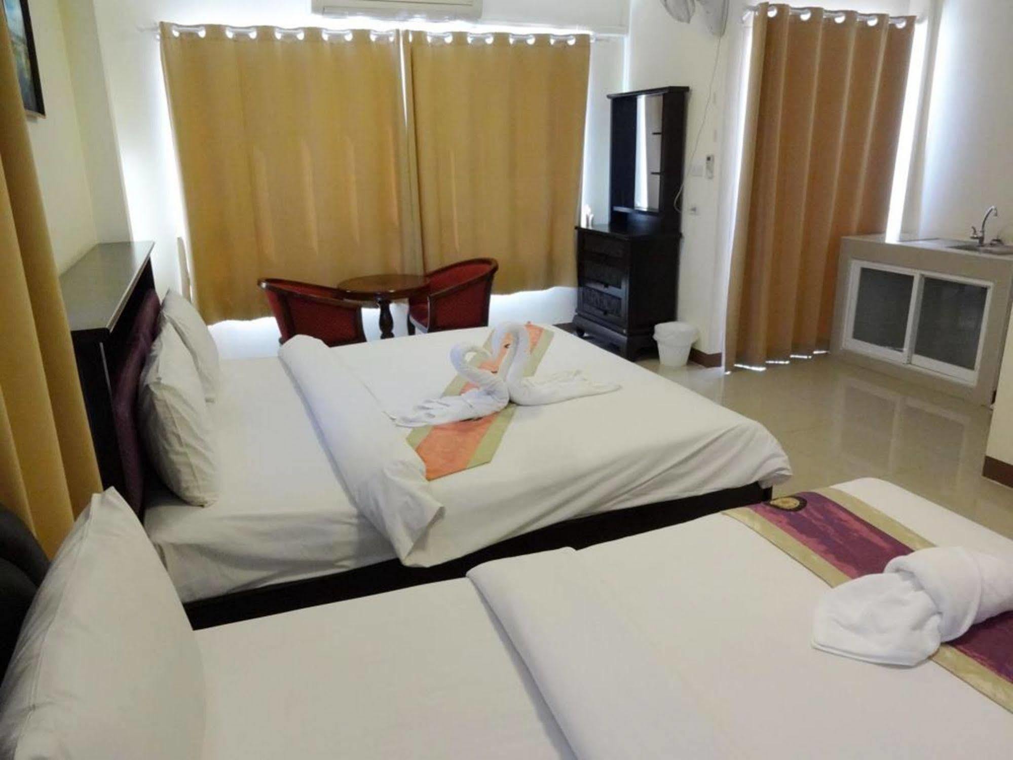 Plus Mansion Phuket Exterior photo