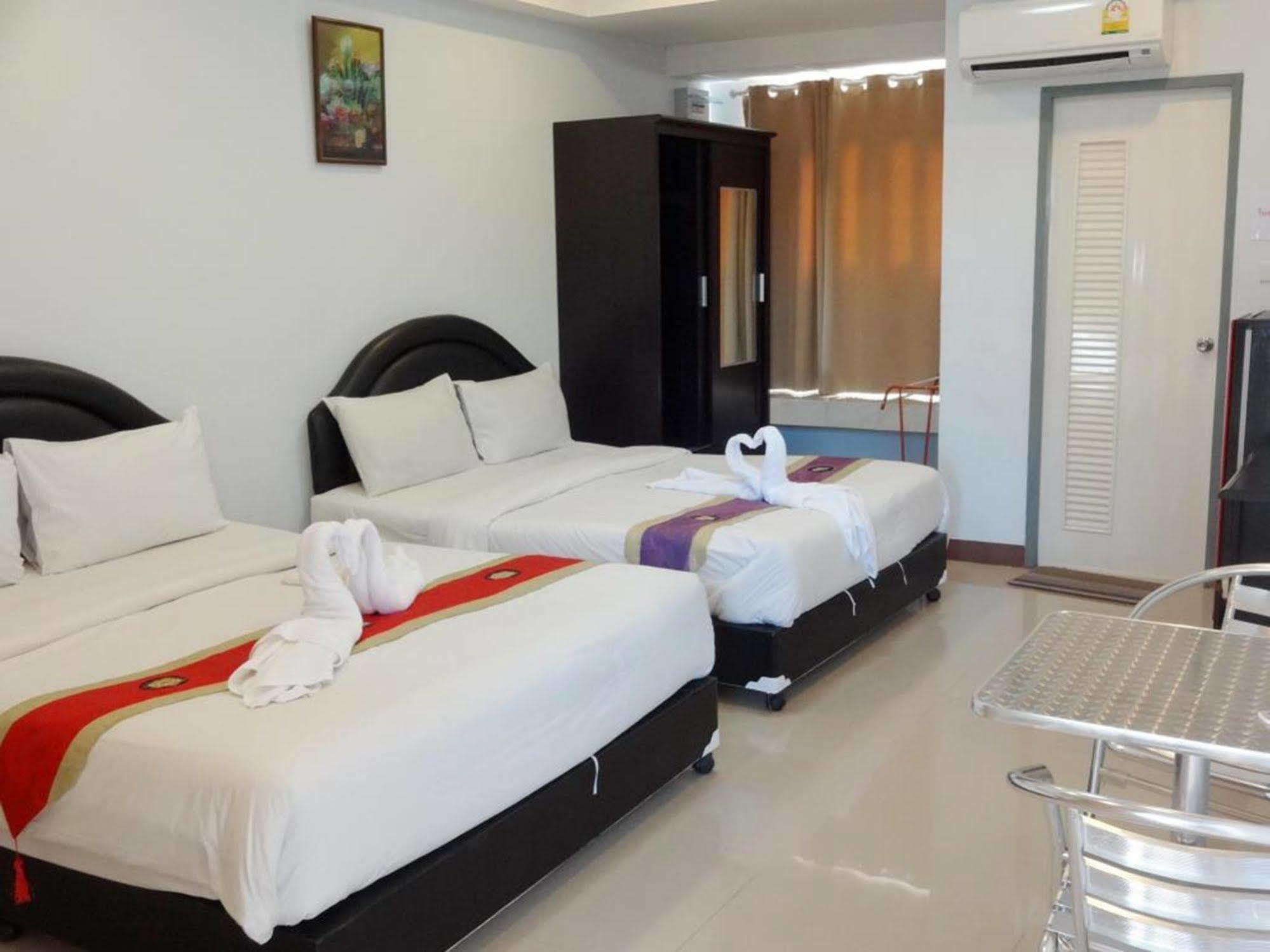 Plus Mansion Phuket Exterior photo